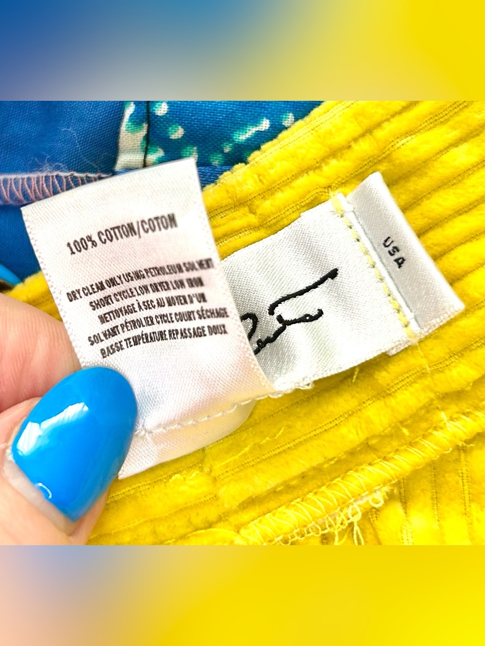 Oscar de la Renta Retro Yellow Corduroy High Waist Shorts, Size 8 - Picture 12 of 13